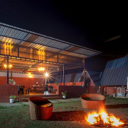 Stayvista At Golden Triangle Kabini With Bonfire, River View & Comp Beakfast Hampāpura Exteriör bild